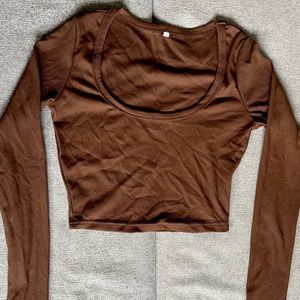 Long sleeve casual, scoop neck, cropped tee.